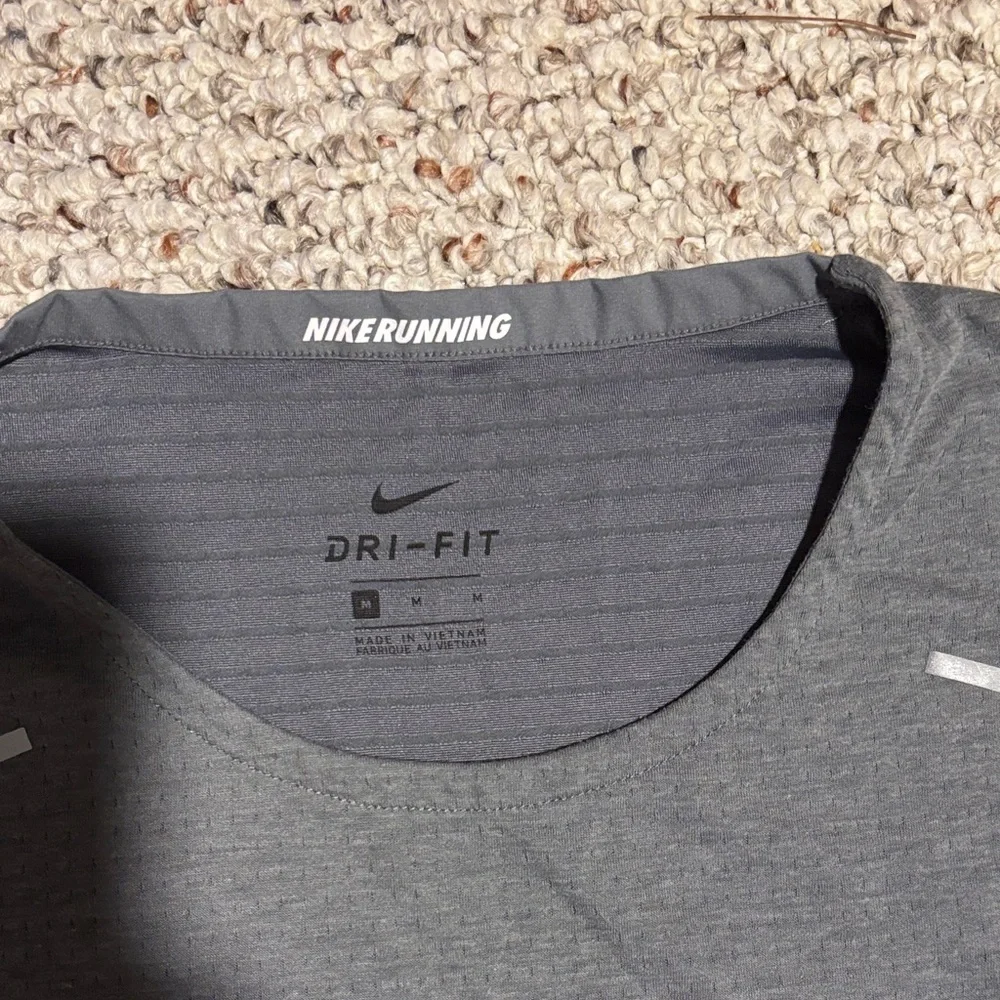 Nike Gray Short Sleeve Performance Tee